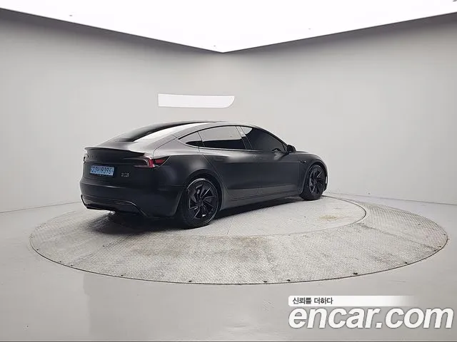 Tesla Model 3 — Фото автомобиля 3