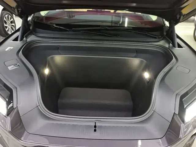 Nio ES8 — Фото автомобиля 19