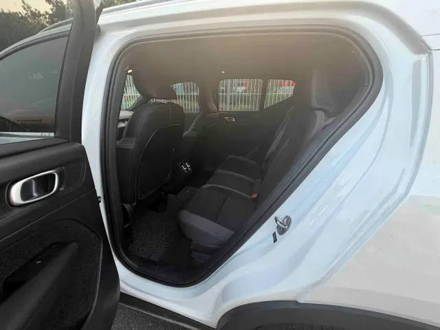 Volvo XC40 — Фото автомобиля 15