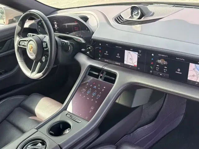Porsche Taycan — Фото автомобиля 15