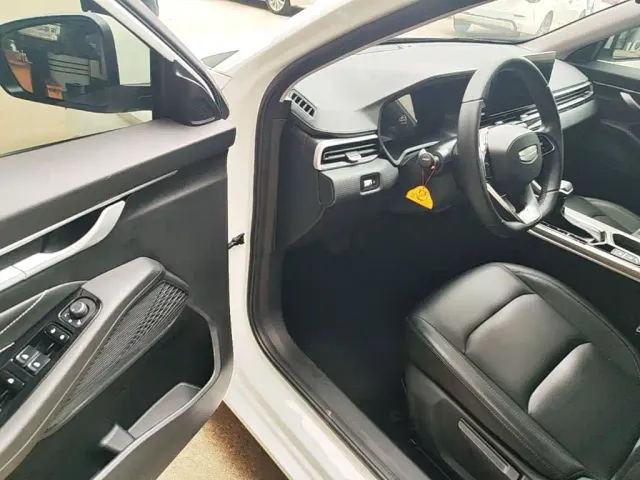 Geely Emgrand — Фото автомобиля 15