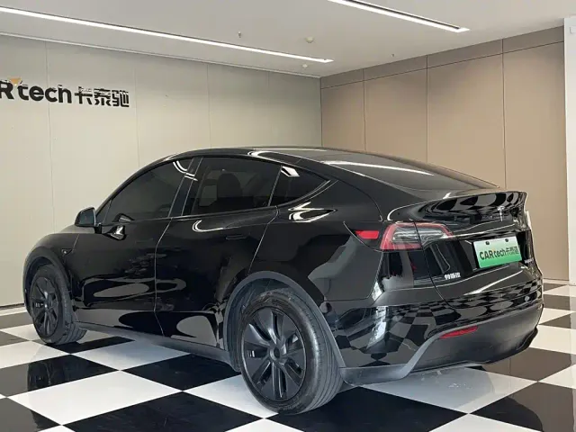 Tesla Model Y — Фото автомобиля 7