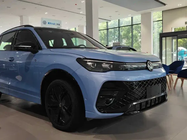 Volkswagen Tiguan L — Фото автомобиля 3
