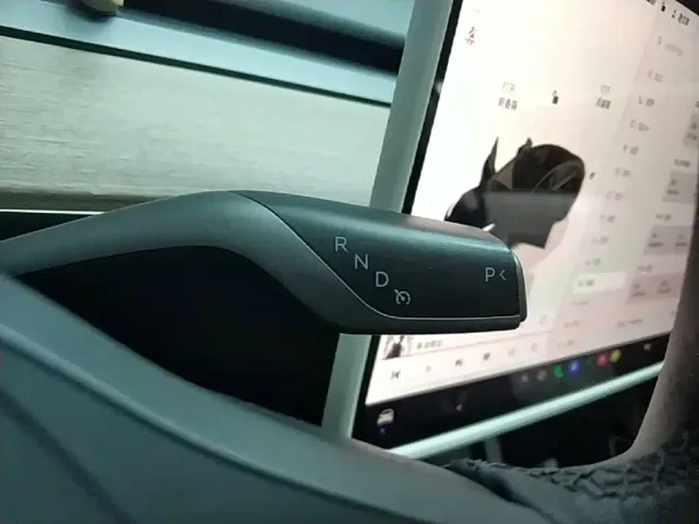 Tesla Model 3 — Фото автомобиля 13