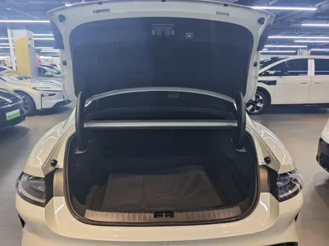 Xiaomi SU7 — Фото автомобиля 18