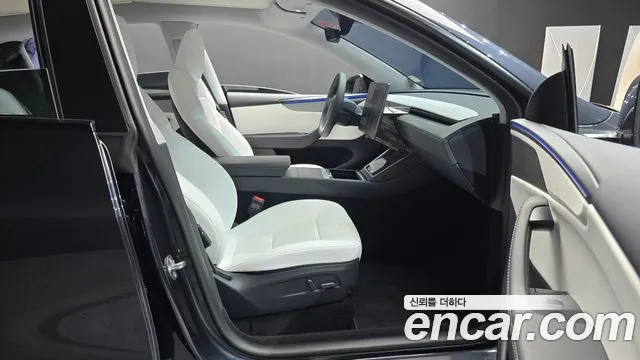 Tesla Model Y — Фото автомобиля 25