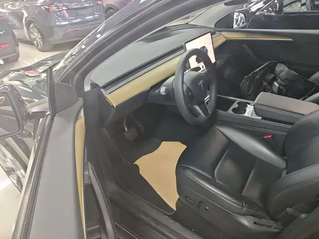 Tesla Model Y — Фото автомобиля 15