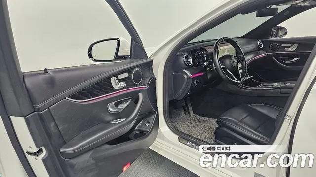 Mercedes-Benz E-Class — Фото автомобиля 10