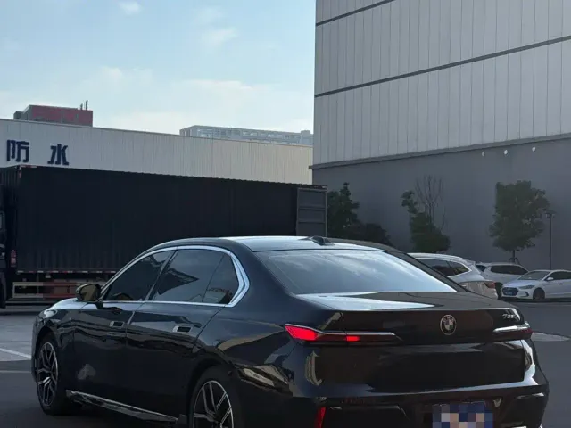 BMW 7 Series — Фото автомобиля 7