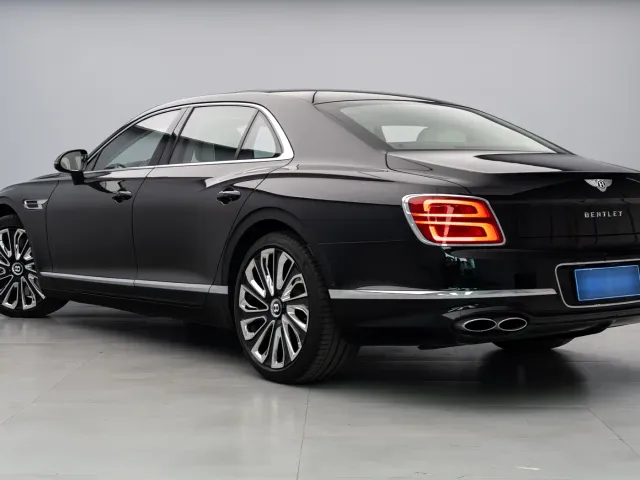 Bentley Flying Spur — Фото автомобиля 23