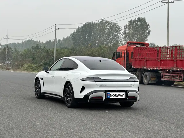 Xiaomi SU7 — Фото автомобиля 23