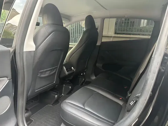 Tesla Model Y — Фото автомобиля 11