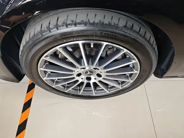 Mercedes-Benz E-Class — Фото автомобиля 22
