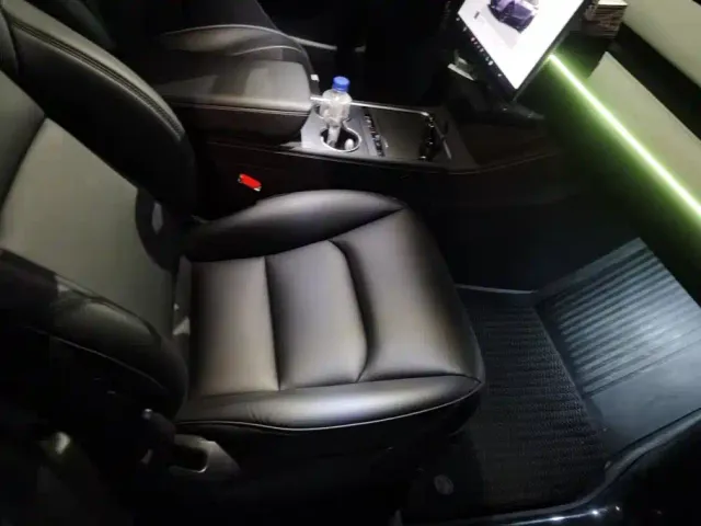 Tesla Model Y — Фото автомобиля 8