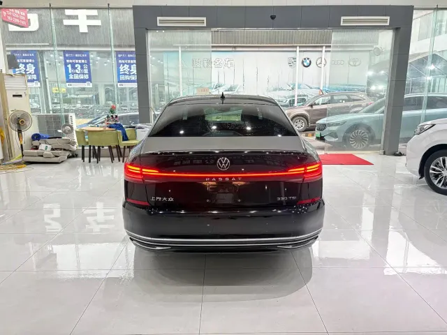 Volkswagen Passat — Фото автомобиля 6