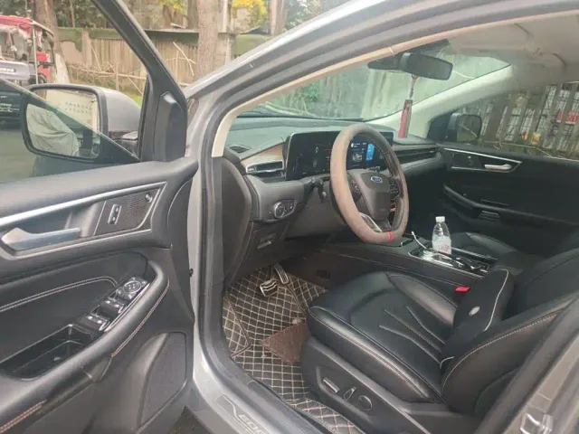 Ford Edge — Фото автомобиля 12
