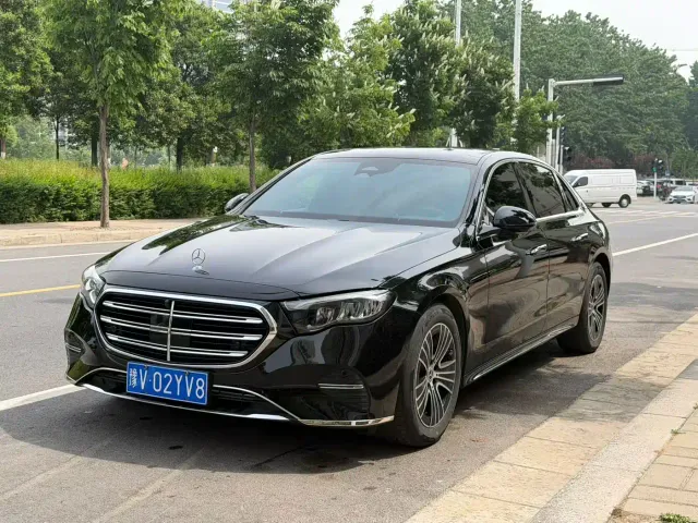 Mercedes-Benz E-Class — Фото автомобиля 3