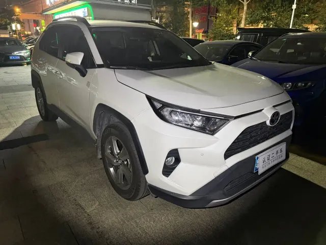 Toyota RAV4 — Фото автомобиля 2