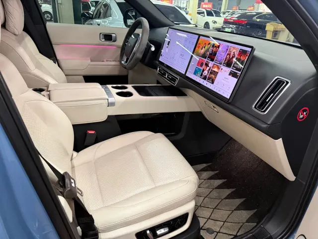Li Auto L8 — Фото автомобиля 11