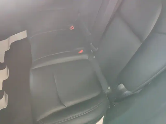 Tesla Model Y — Фото автомобиля 16