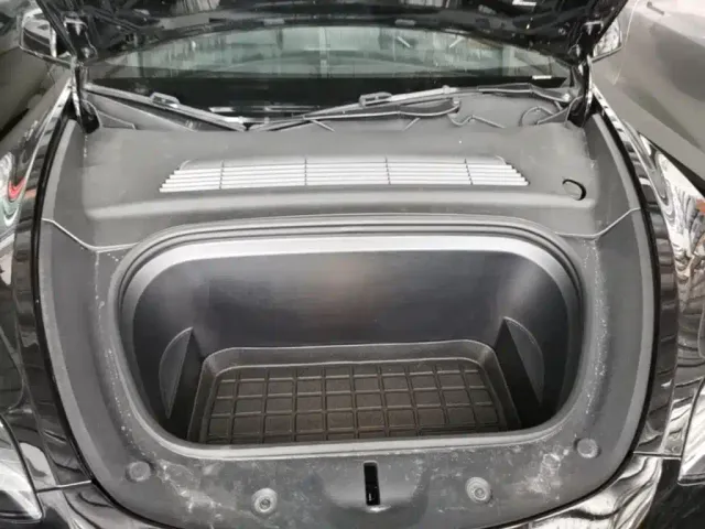 Tesla Model Y — Фото автомобиля 19