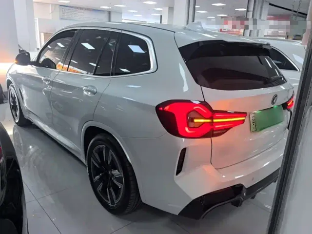 BMW iX3 — Фото автомобиля 4