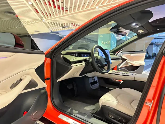 Xiaomi SU7 — Фото автомобиля 7