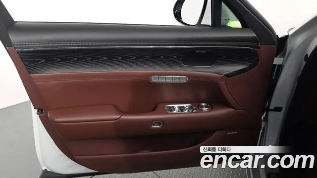 Genesis G90 Бензин 3.5 турбо AWD — Фото автомобиля 18