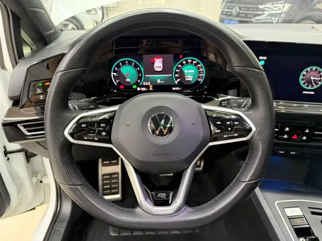Volkswagen Golf — Фото автомобиля 11