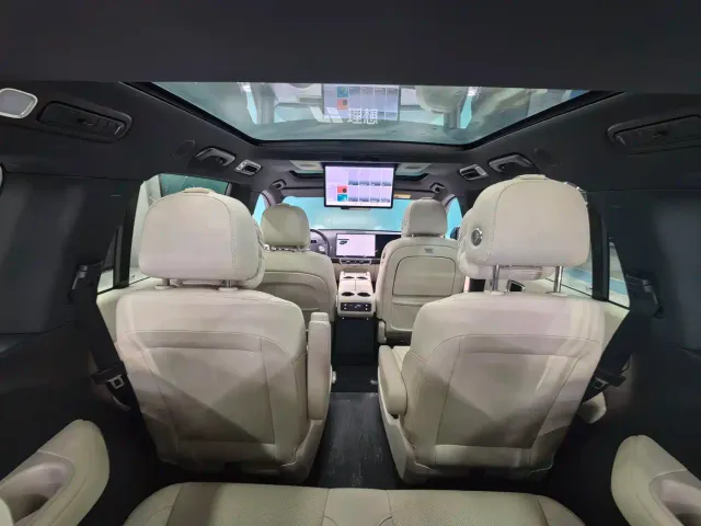 Li Auto L8 — Фото автомобиля 12