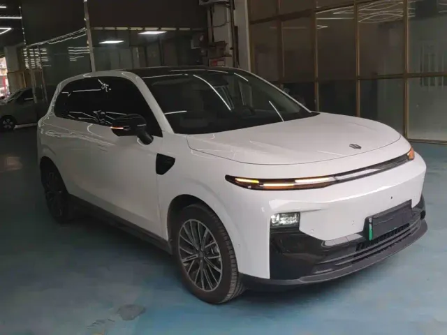 Leapmotor B10 — Фото автомобиля 3