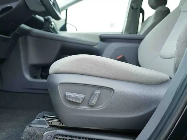 Toyota Sienna — Фото автомобиля 12