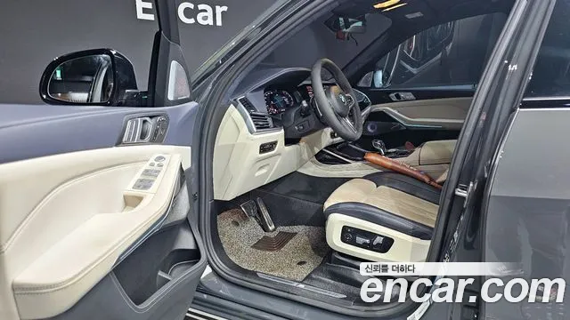 BMW X7 xDrive 40i M Sport Онлайн Exclusive Edition 6 мест — Фото автомобиля 10