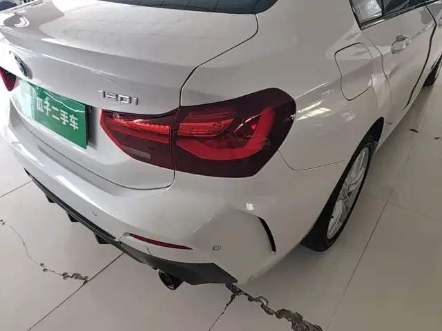 BMW BMW 1 Series 2023 120i M Sport Shadow Edition — Фото автомобиля 7