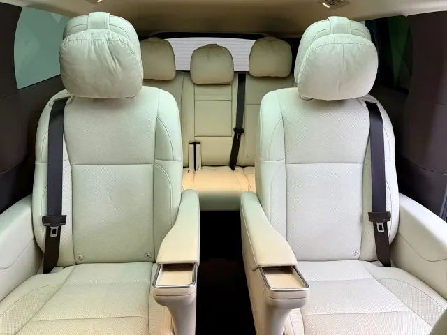 Li Auto MEGA — Фото автомобиля 11