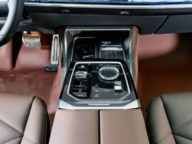 BMW 7 Series — Фото автомобиля 12