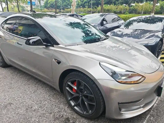 Tesla Model 3 — Фото автомобиля 21