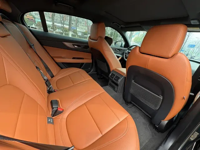 Jaguar XEL — Фото автомобиля 8