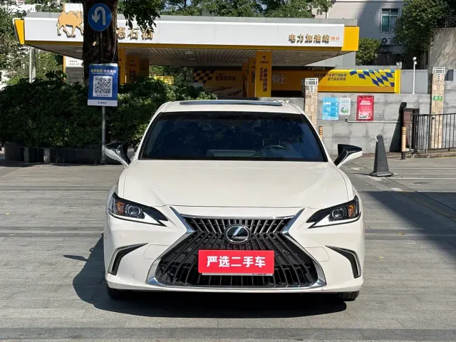 Lexus ES — Фото автомобиля 2