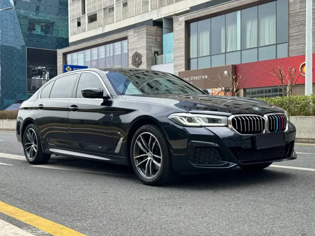 BMW 5 Series — Фото автомобиля 3