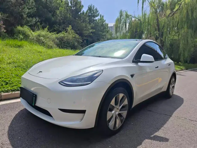 Фотография автомобиля — Tesla Model Y