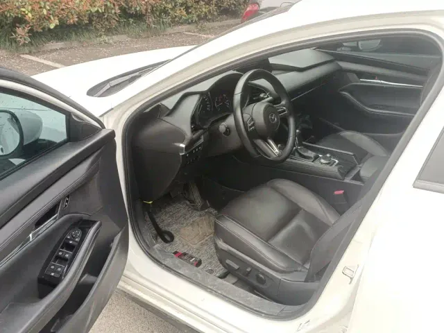 Mazda Axela — Фото автомобиля 11