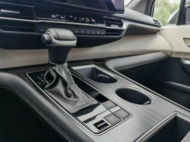 Toyota Sienna — Фото автомобиля 8