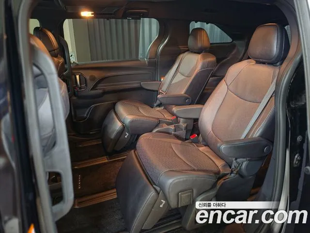 Toyota Sienna — Фото автомобиля 11