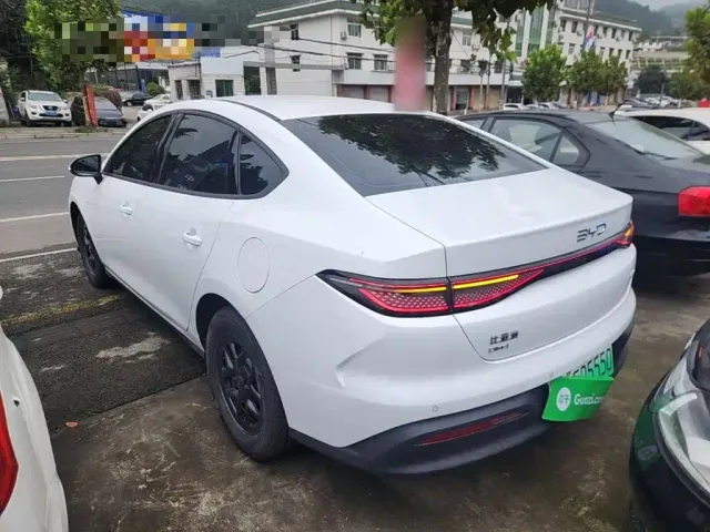 BYD Seal 05 DM-i — Фото автомобиля 4