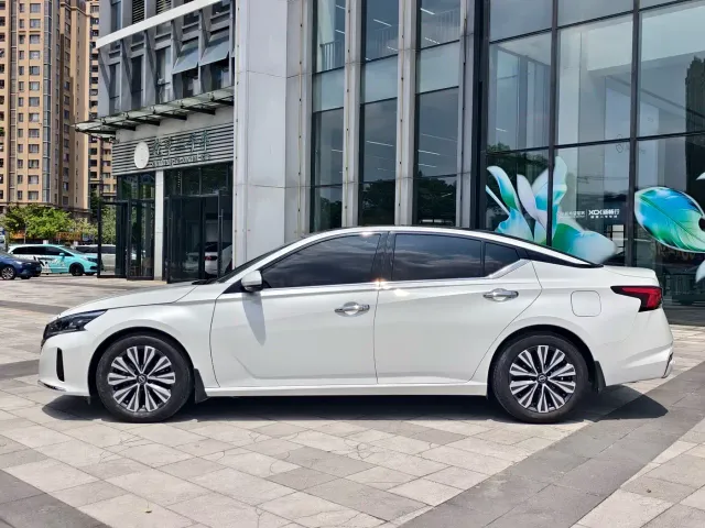 Nissan Teana — Фото автомобиля 3