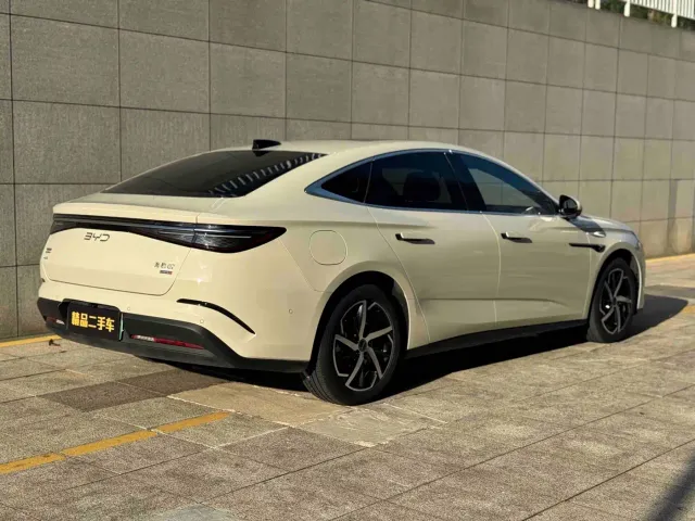 BYD Seal 07 DM-i — Фото автомобиля 16