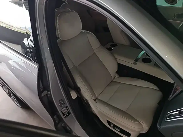Li Auto L8 — Фото автомобиля 24
