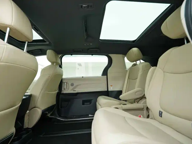 Toyota Granvia 2022 2.5L Hybrid Noble Edition — Фото автомобиля 19