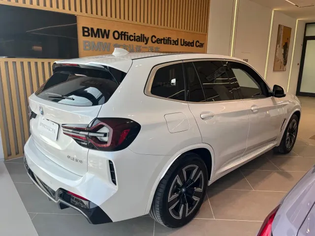 BMW iX3 — Фото автомобиля 3